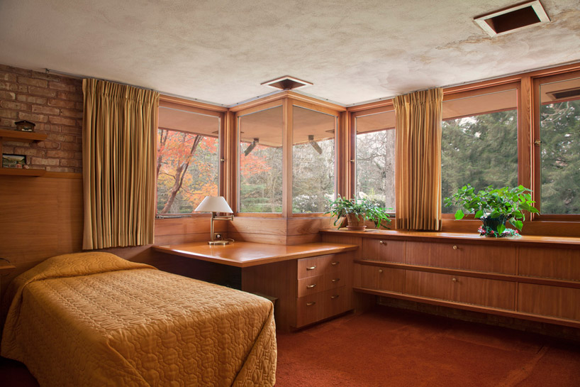 frank lloyd wright's kenneth laurent house up for auction